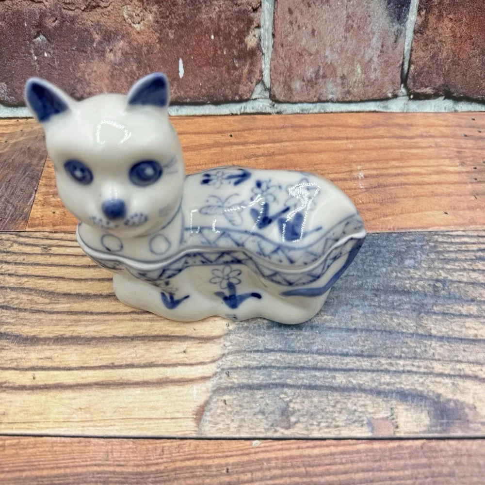 Ethan Allen Kitty Cat Trinket Box Blue White Porcelain Vintage Chinoiserie